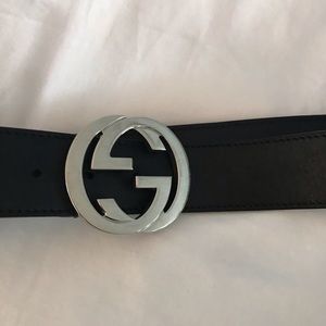 Gucci black leather belt with interlocking G